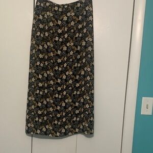 Chic Floral Pencil Skirt with slit in back. Black and Tan